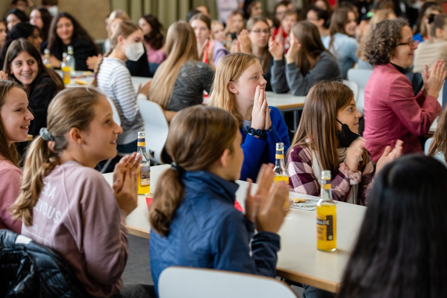 Schülerinnen beim zdi-Mädchen-Camp